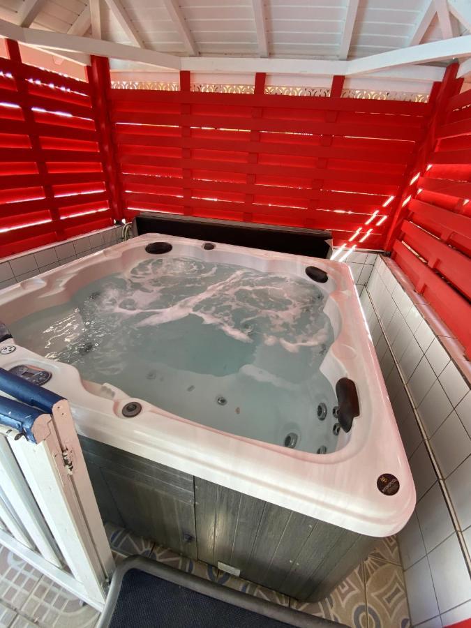 Appartement Moderne A Pointe Noire 36 M² Piscine & Jacuzzi Dış mekan fotoğraf